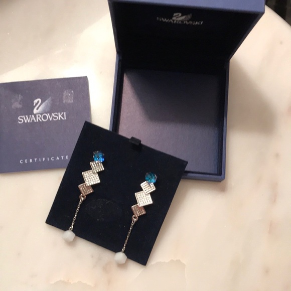 Swarovski Blue And White Cube Silver Drop Earrings - Picture 2 of 3